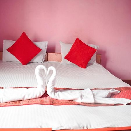 Family Guest House Varanasi Bagian luar foto