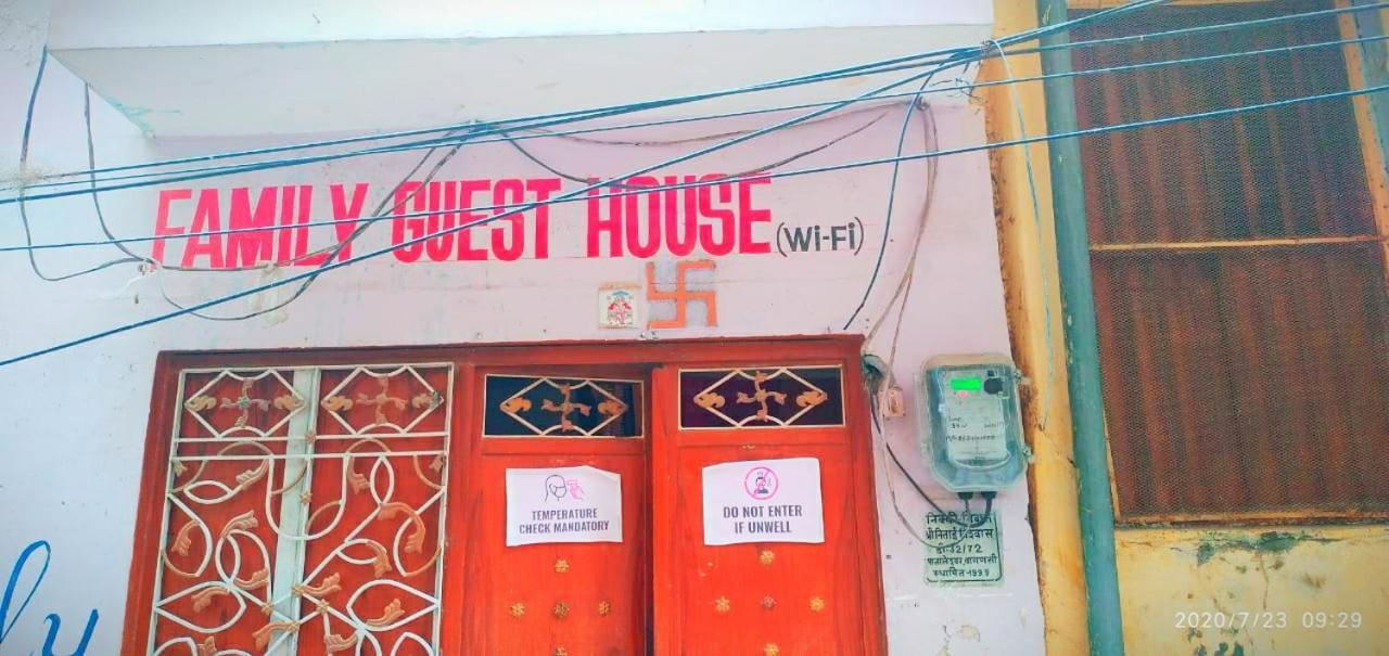 Family Guest House Varanasi Bagian luar foto
