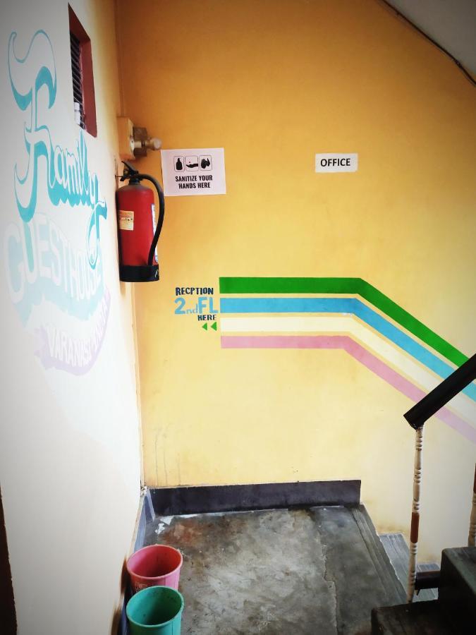Family Guest House Varanasi Bagian luar foto