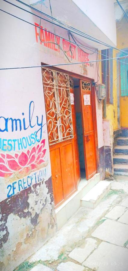 Family Guest House Varanasi Bagian luar foto