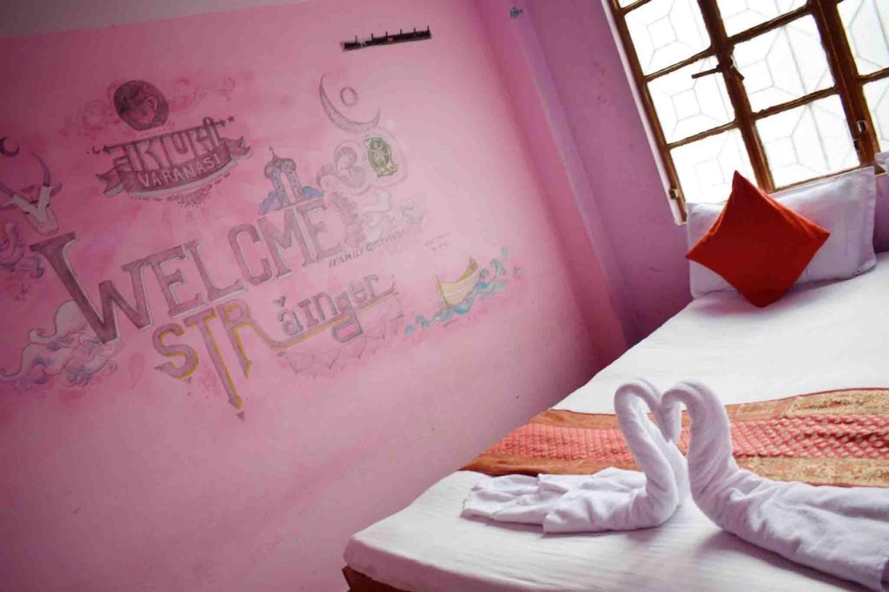 Family Guest House Varanasi Bagian luar foto