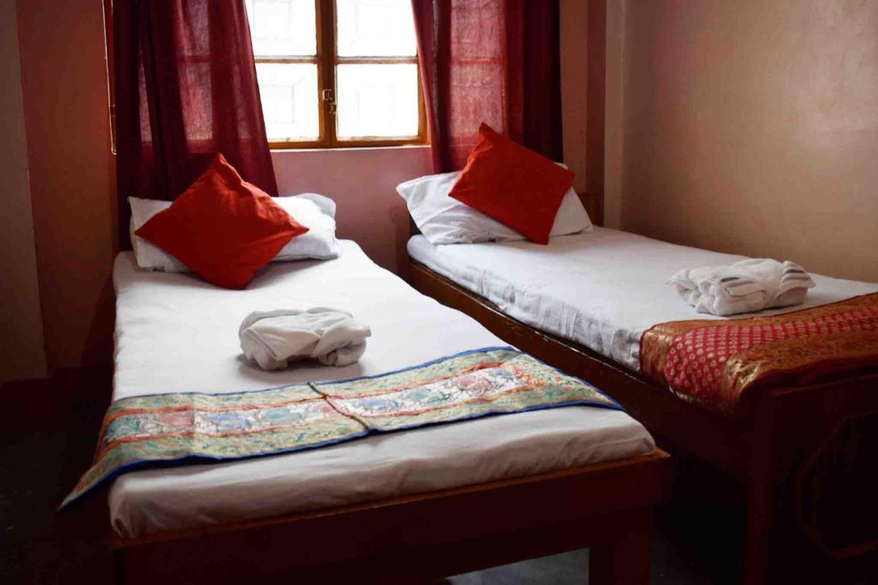 Family Guest House Varanasi Bagian luar foto