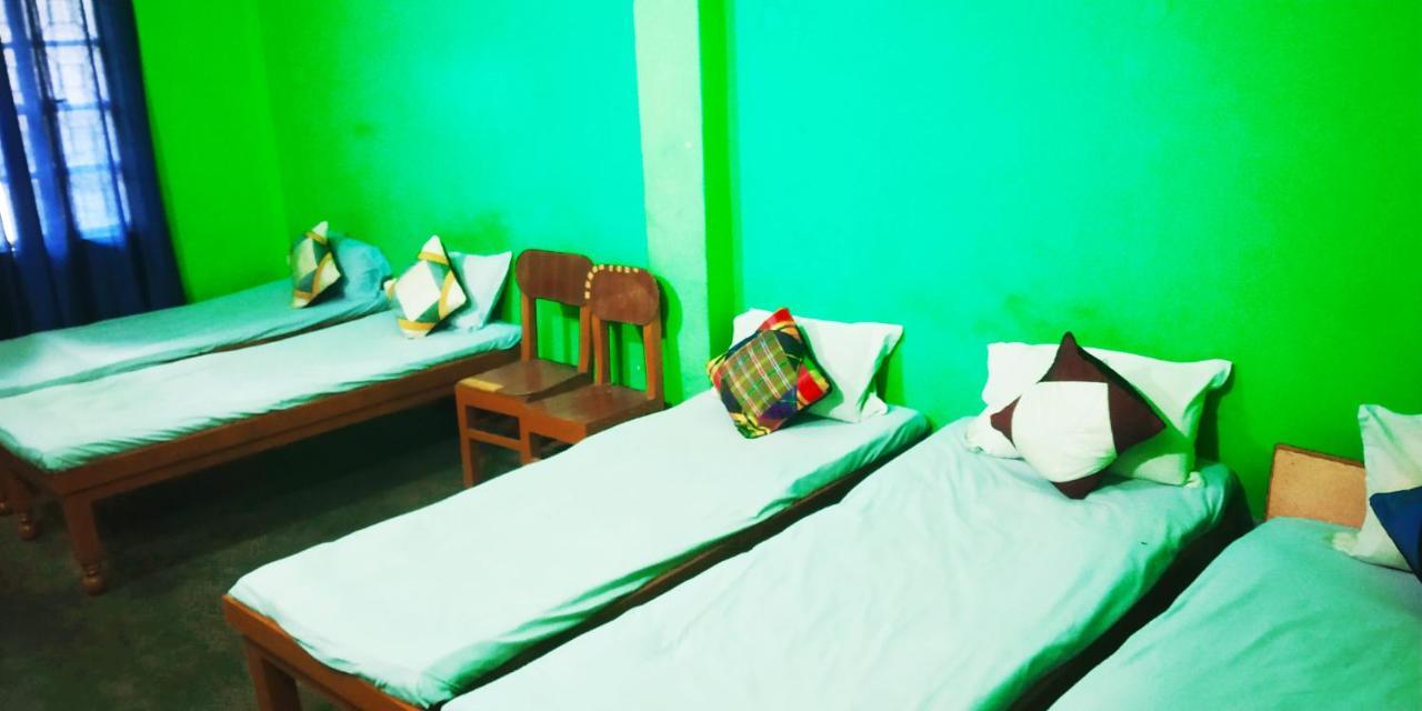 Family Guest House Varanasi Bagian luar foto