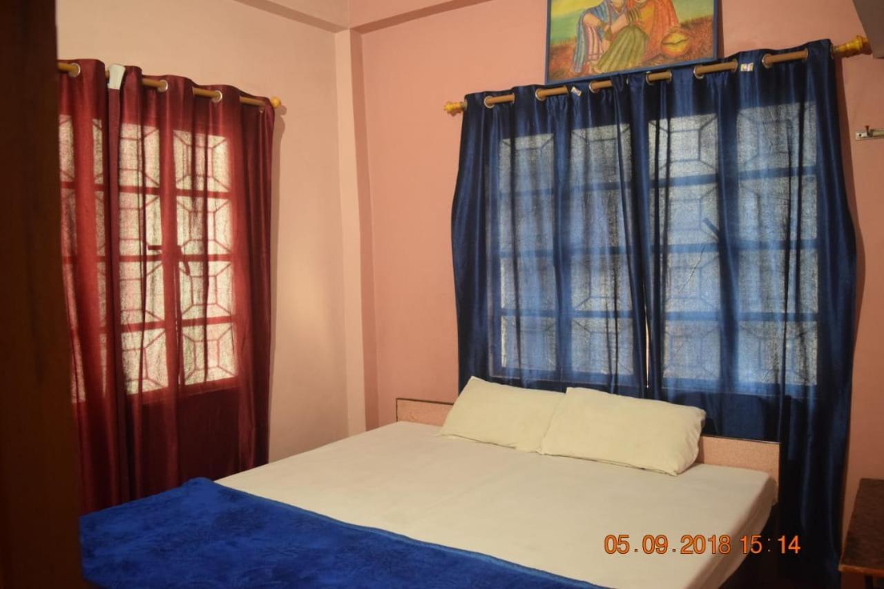 Family Guest House Varanasi Bagian luar foto