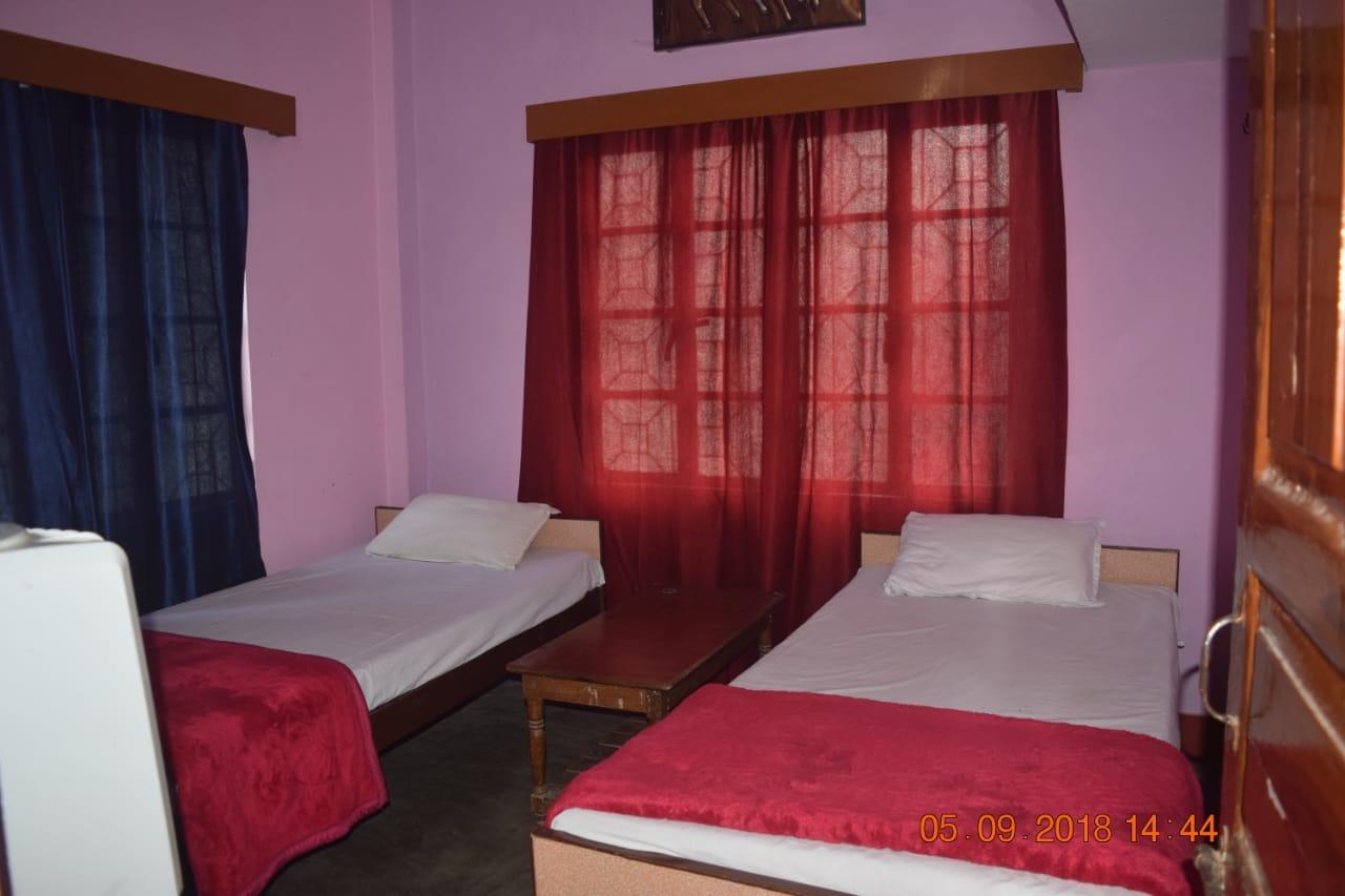 Family Guest House Varanasi Bagian luar foto