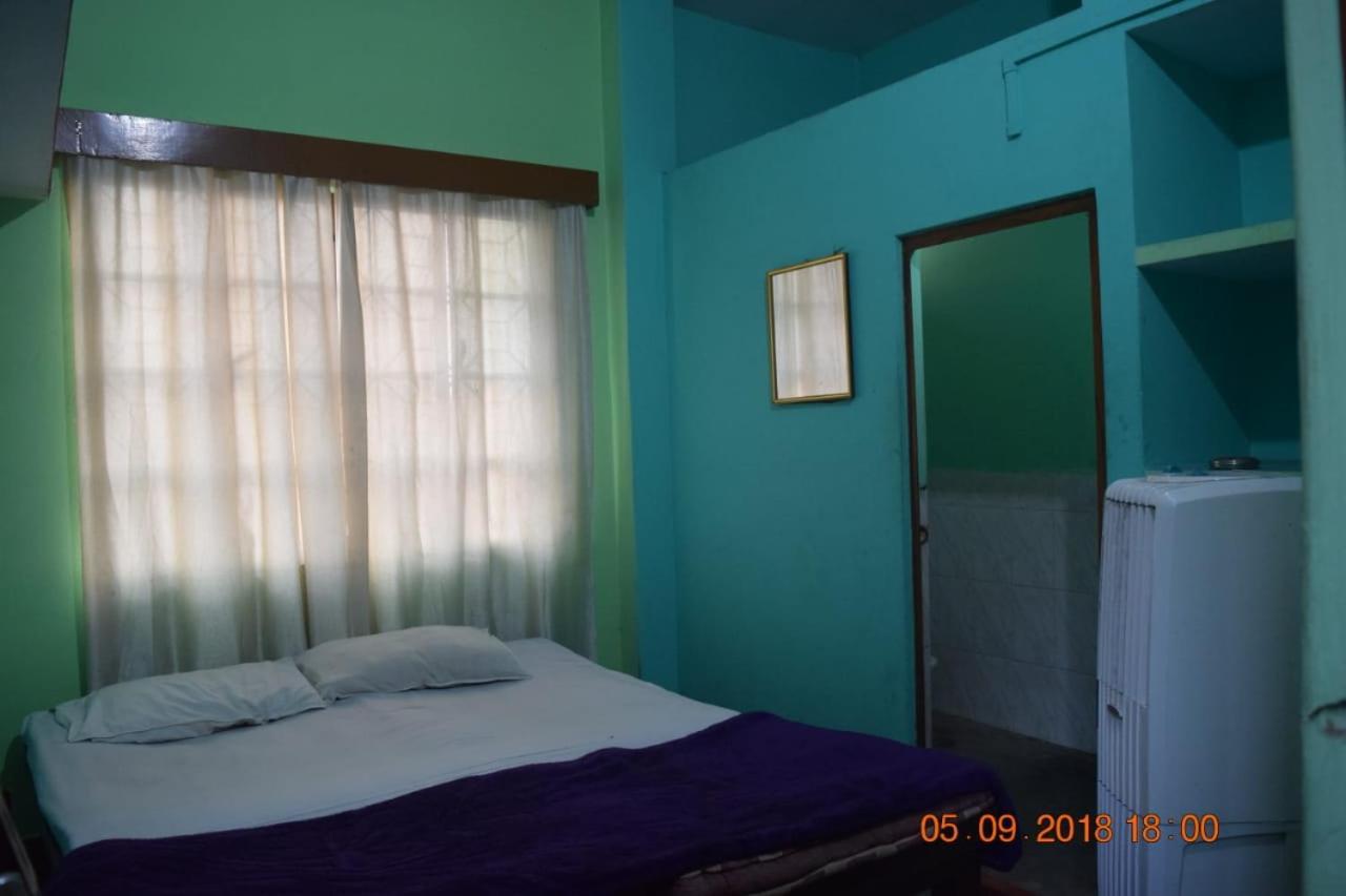Family Guest House Varanasi Bagian luar foto
