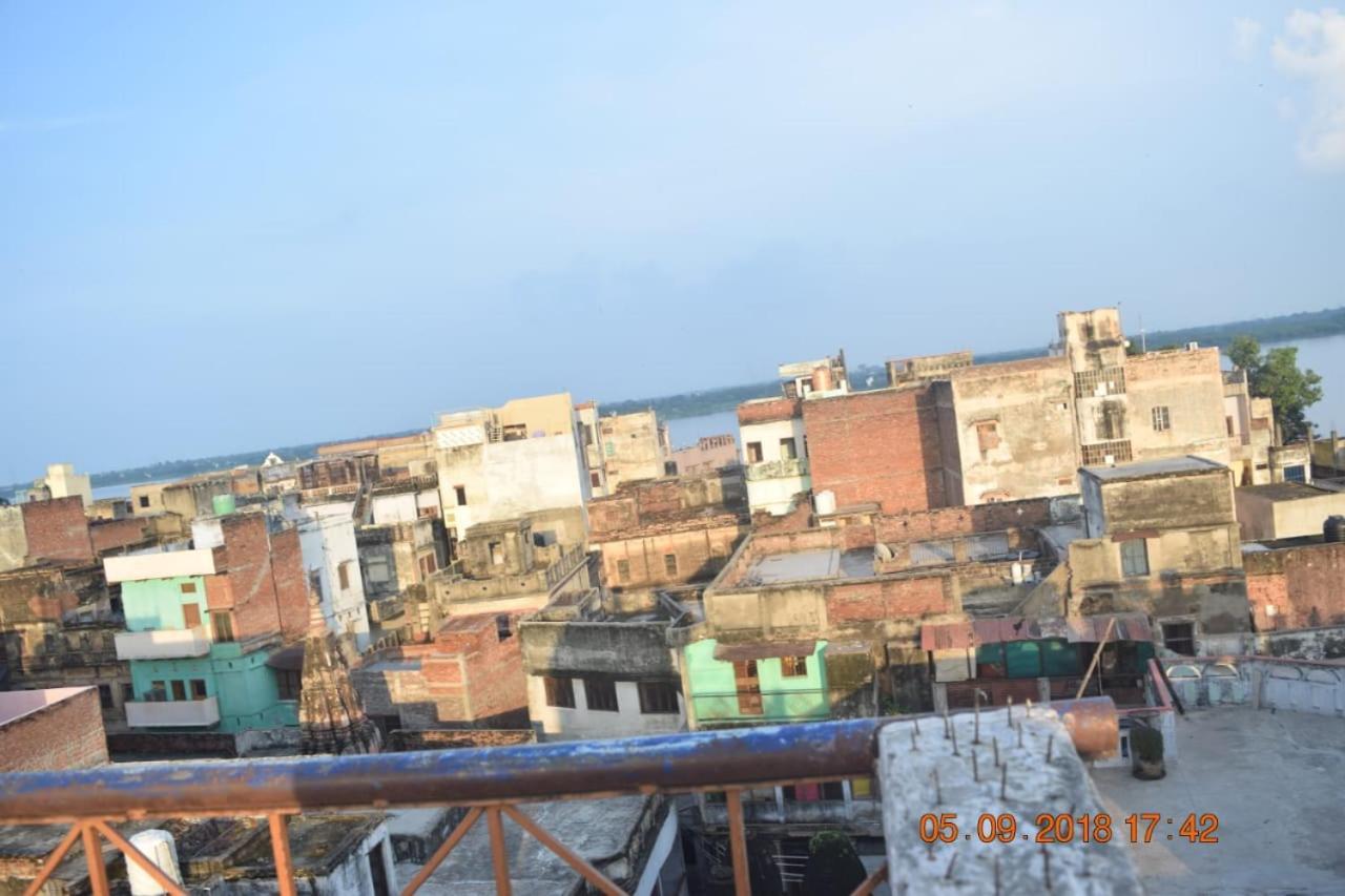 Family Guest House Varanasi Bagian luar foto
