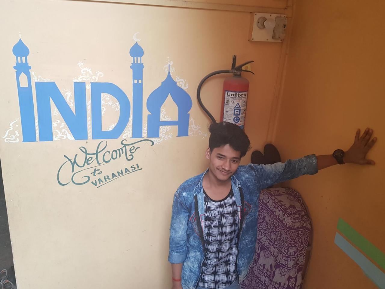 Family Guest House Varanasi Bagian luar foto