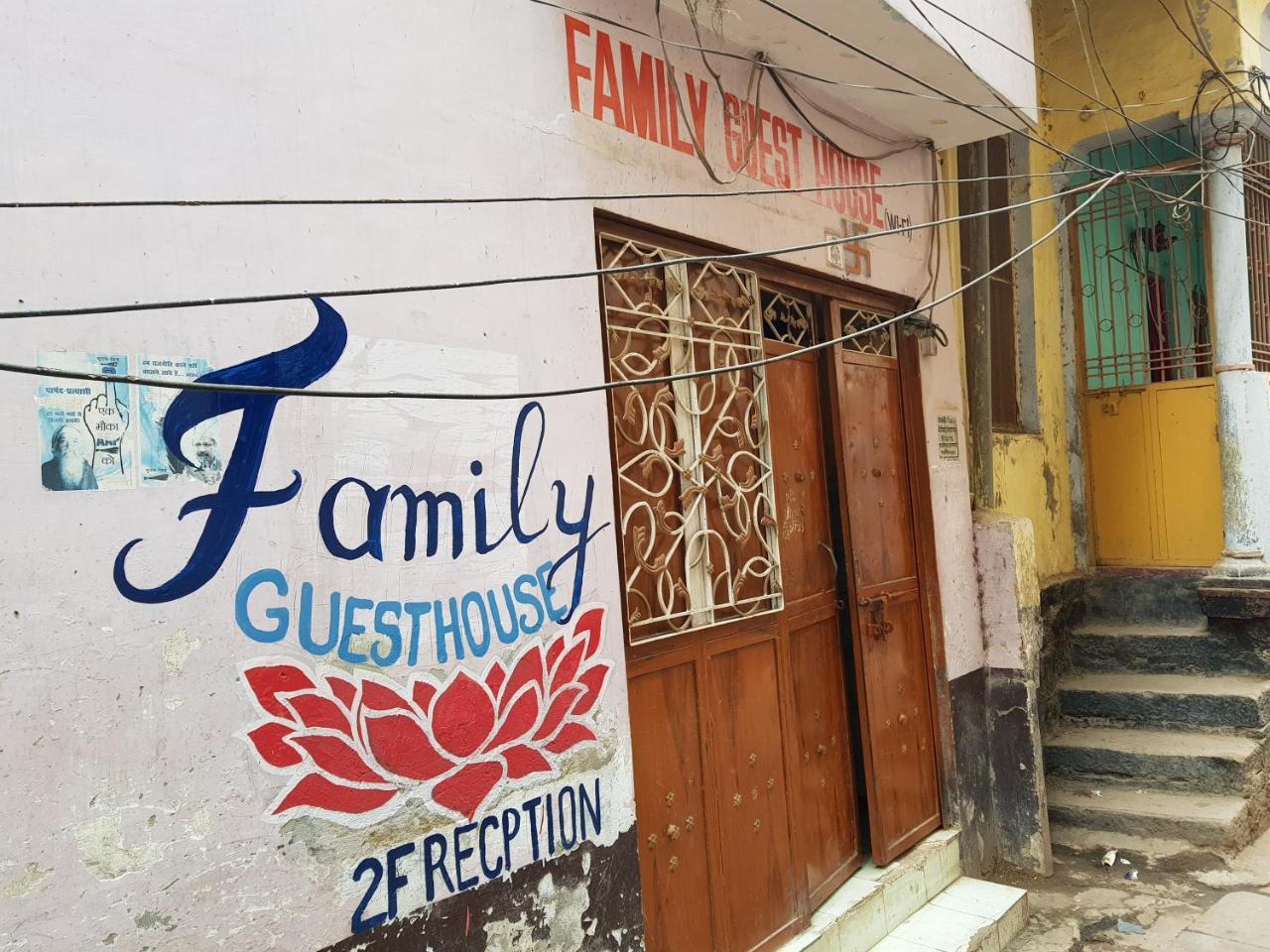 Family Guest House Varanasi Bagian luar foto